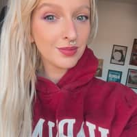 Sitter Profile Image: Nia F.