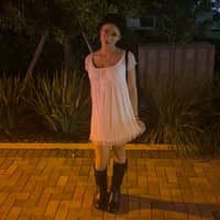 Sitter Profile Image: Julia P.