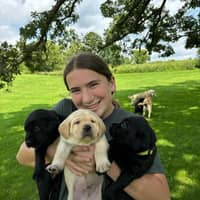 Sitter Profile Image: Isabella L.