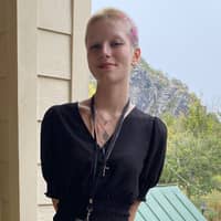 Sitter Profile Image: renah s.