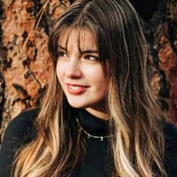 Sitter Profile Image: Laura G.