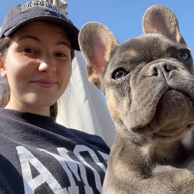 Sitter Profile Image: Lara M.