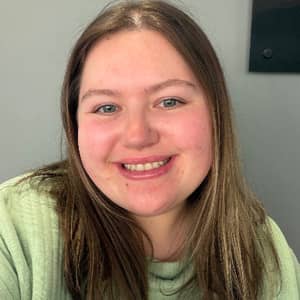 Sitter Profile Image: Hali H.