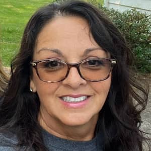 Sitter Profile Image: Lynne C.