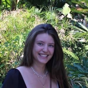 Sitter Profile Image: Isabella B.