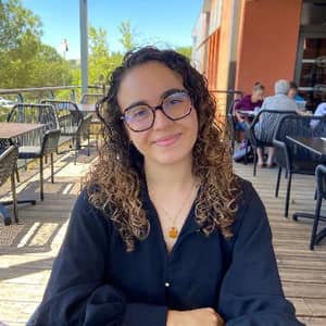 Sitter Profile Image: Melanie V.