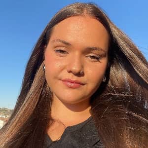 Sitter Profile Image: Iris P.