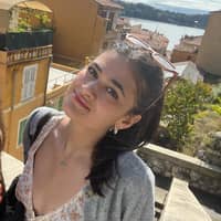 Sitter Profile Image: Lola P.