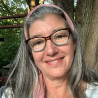 Sitter Profile Image: Suzanne N.