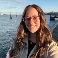 Sitter Profile Image: Lindsay P.