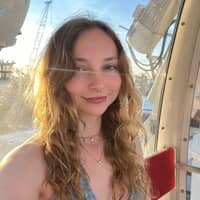 Sitter Profile Image: Isabella H.