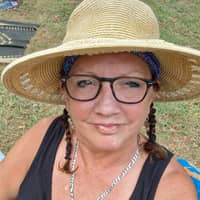 Sitter Profile Image: Tina F.