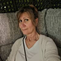 Sitter Profile Image: Suzanne M.