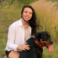 Sitter Profile Image: Isabella R.