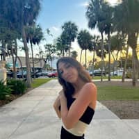 Sitter Profile Image: Naomi S.