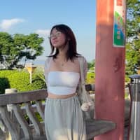 Sitter Profile Image: Bettina L.