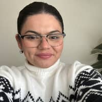 Sitter Profile Image: Mia S.