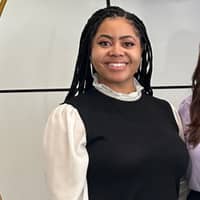 Sitter Profile Image: Che W.