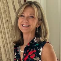 Sitter Profile Image: Linda T.