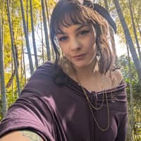 Sitter Profile Image: Nicole "Robyn" W.