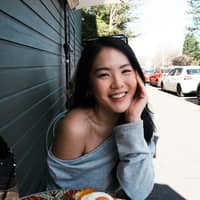 Sitter Profile Image: Julia L.