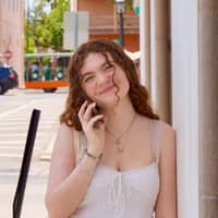 Sitter Profile Image: Isabella B.