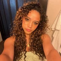 Sitter Profile Image: Isabella V.