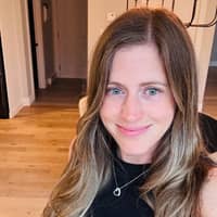 Sitter Profile Image: Laurie M.