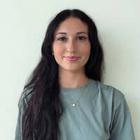 Sitter Profile Image: Isabella R.