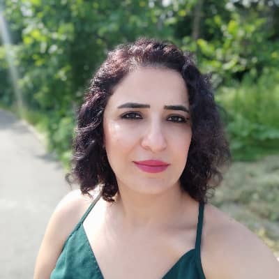 Sitter Profile Image: Mahnaz G.