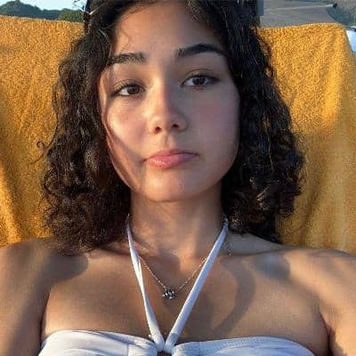 Sitter Profile Image: Isla I.