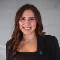 Sitter Profile Image: Isabella S.