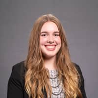 Sitter Profile Image: Halle S.