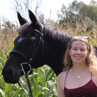 Sitter Profile Image: Holly T.