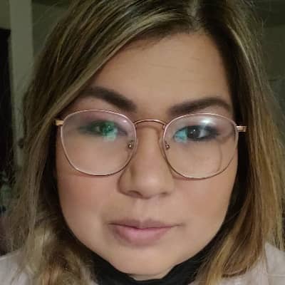 Sitter Profile Image: Ari W.