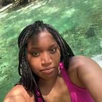 Sitter Profile Image: Deanna E.