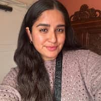 Sitter Profile Image: Isabella R.