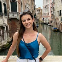 Sitter Profile Image: Hayley S.