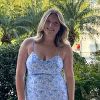 Sitter Profile Image: Leslie S.