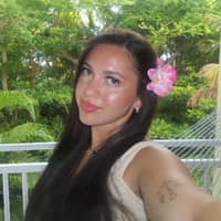 Sitter Profile Image: Mia R.