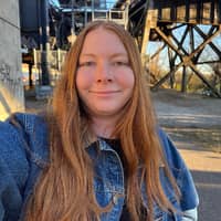 Sitter Profile Image: Julia W.