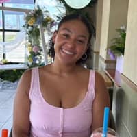 Sitter Profile Image: Abigail W.