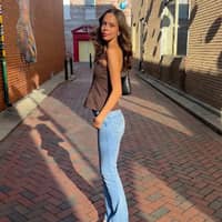 Sitter Profile Image: Laura R.