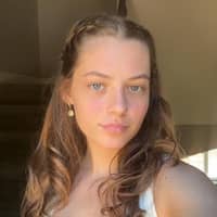 Sitter Profile Image: Flora S.