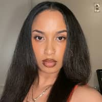 Sitter Profile Image: Mia J.