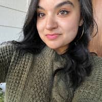 Sitter Profile Image: Violet C.