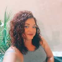 Sitter Profile Image: Lesli R.