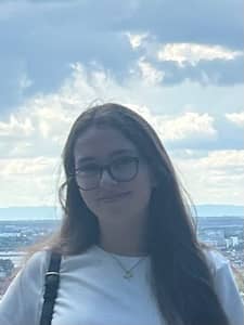 Sitter Profile Image: Mia B.