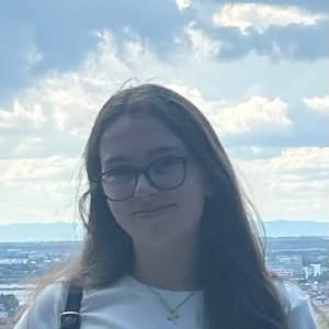 Sitter Profile Image: Mia B.