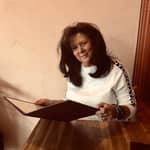 Sitter Profile Image: Laura S.